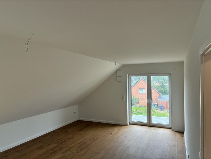 Erstbezug – Moderne Dachgeschosswohnung im KfW-40-Standard – Wohn-/Esszimmer Teil 1