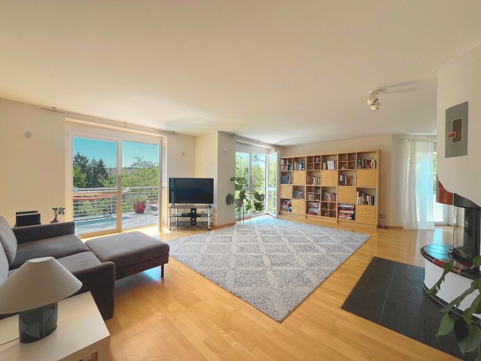Wohnzimmer mit Kamin