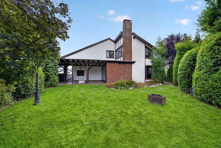 Großzügiges Wohnen mit schönem Garten – Einfamilienhaus mit Einliegerwohnung – Gartenansicht