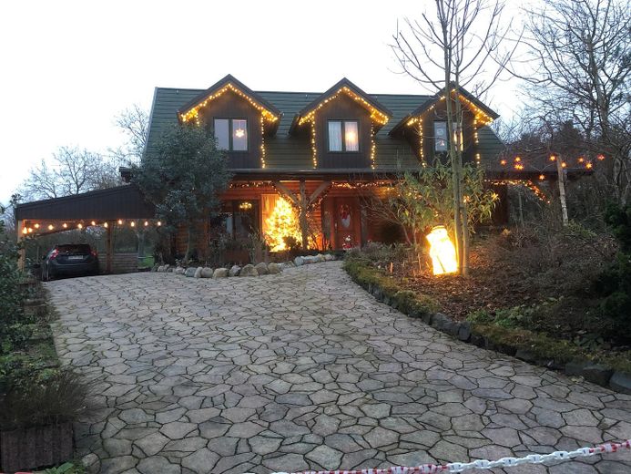 freistehendes Einfamilien, Vollholzhaus, kanadisches Blockhaus ökologische Bauweise, sehr gepflegt – Foto 28
