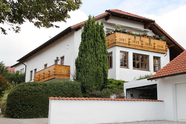 Traumwohnung m. Garten in bester Wohnlage Ende Sackgasse mit Blick in die Alpen mit PV Anlage