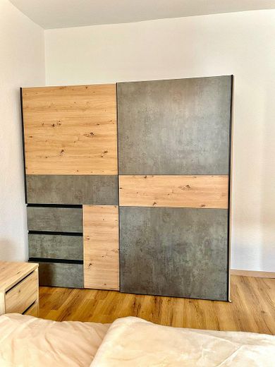 Kleiderschrank