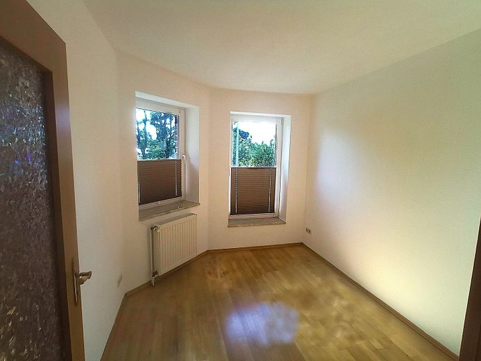 Solides MFH, Schweriner Stadtrand, als Investment o. Eigennutzung, sof. bezugsfähig, 2.505m² Grdst. – Gästezimmer 1.OG rechts