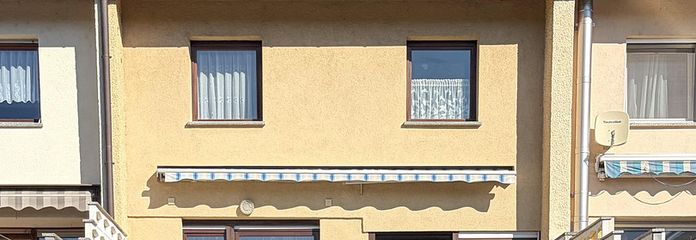 Rückansicht mit Terrasse