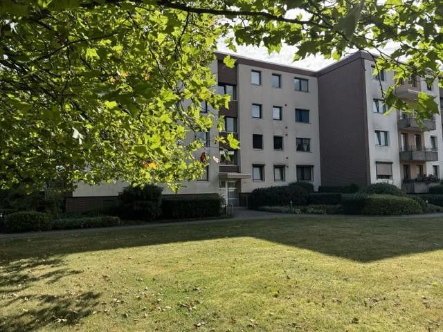 Przestronne mieszkanie z dużą loggią XL i sutereną w Garbsen – Ansicht Eingang