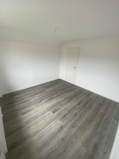 Zentrale 3 Zimmer Wohnung in Lohmar, Klimaanlage, Balkon – 2. Schlafzimmer