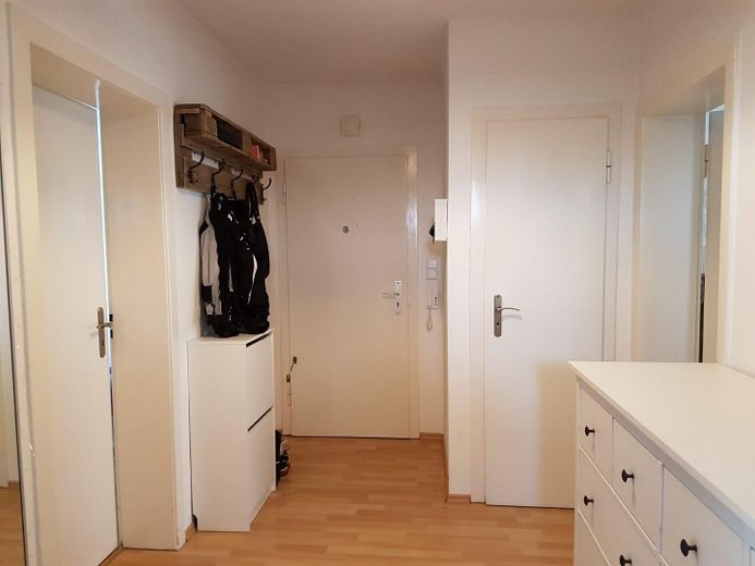 Helle 3-Zimmer-Wohnung mit Einbauküche in beliebter Wohnlage – Flur
