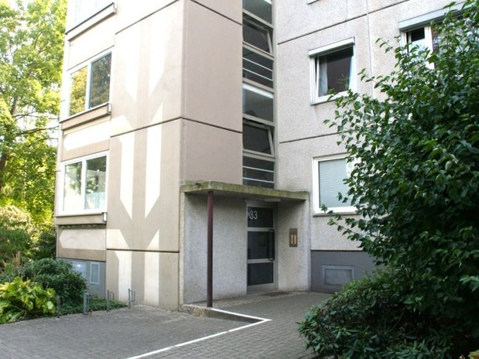 **Atrakcyjne mieszkanie 4-pokojowe z dużym balkonem i garażem w Laatzen-Mitte** – Zdjęcie 1