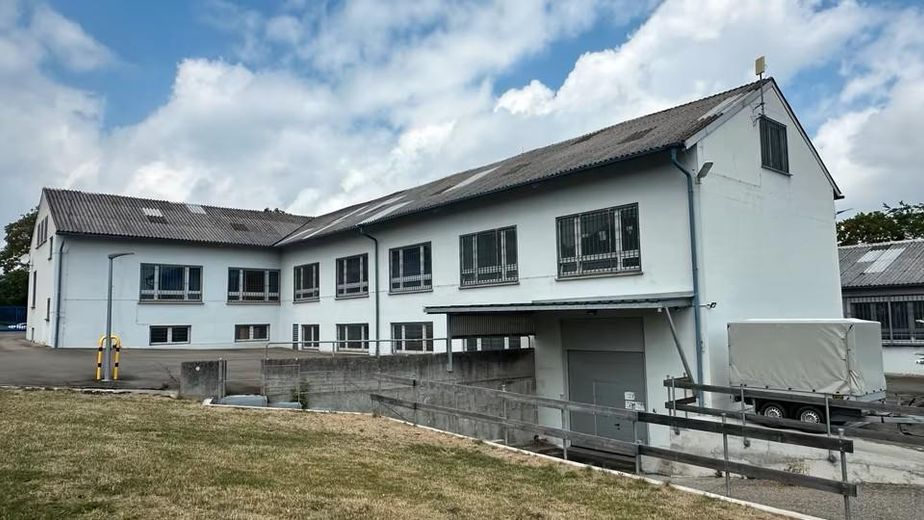 Kiralık ofis/muayenehane ve/veya depo alanı – Außenansicht von Hinten