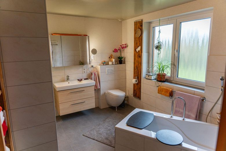 Vielseitige Gewerbeimmobilie in Wietmarschen OT Lohne: Halle, Büro & Wohnhaus – Badezimmer EG Haus