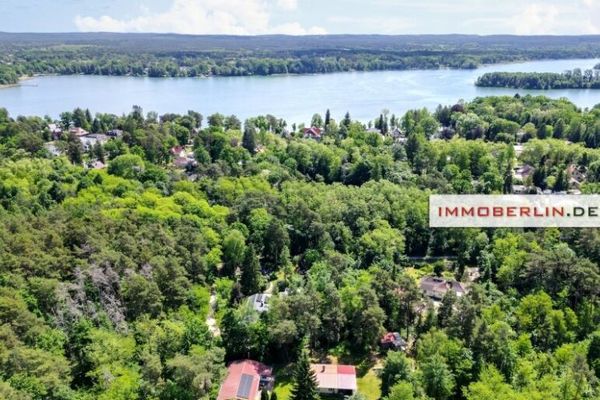 IMMOBERLIN.DE - Bungalow con edificio accessorio su terreno immerso nella natura e orientato a sud