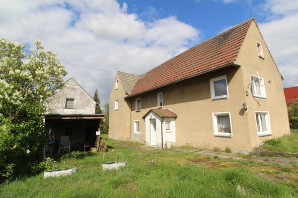 Ländlich ruhig gelegenes Wohnhaus für eine Familie + Nebengelass