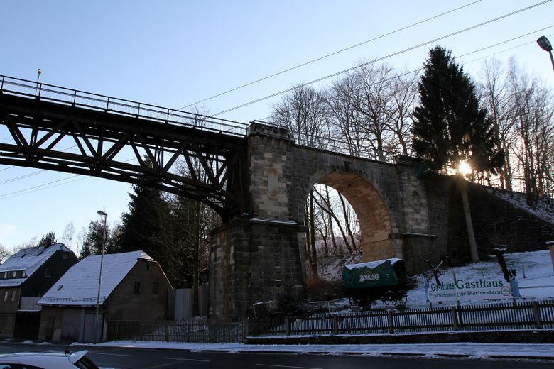 Viadukt in unmittelbarer Nähe 