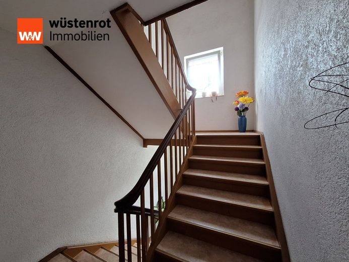 Hausflur 1 OG zum 2 OG (DG)
