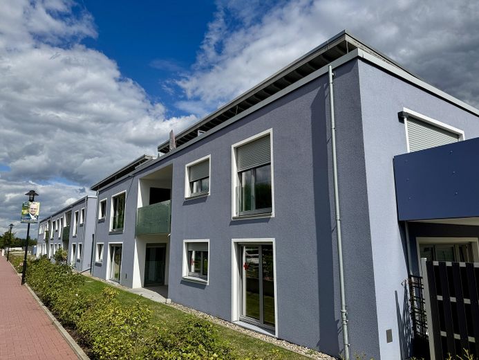 Zo goed als nieuw appartement in een meer-generatiewoning met garage, geschikt voor ouderen en drempelvrij – Fassade, Eingang
