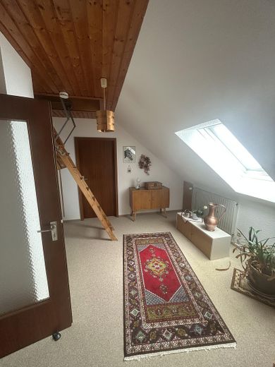 Raum für Familie – Charmantes Einfamilienhaus mit Terrasse und Vollkeller – Diele OG