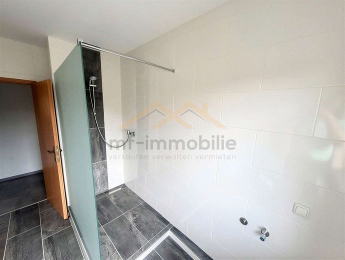 Wohnung in Grasleben ruhige Lage, Balkon, saniertes Badezimmer – Badezimmer