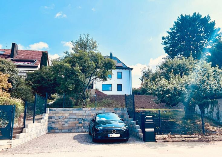 Erstbezug Möhringen: Stilvolle 3,5-Zi.-Etagenwohnung mit Kamin, Balkon & Garten – Blick aufs Haus