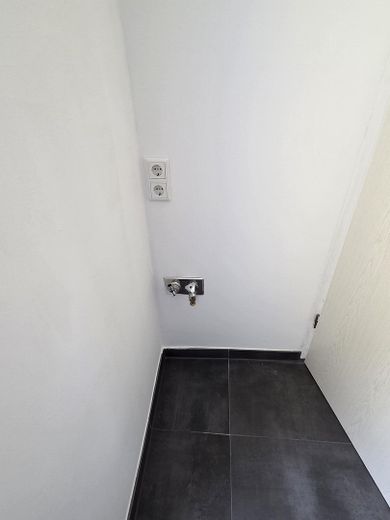 Helle 3 – Zimmer - Whg. m. EBK & TG-Stellpl.; BITTE TEXT LESEN ! – Waschmaschinenanschluß