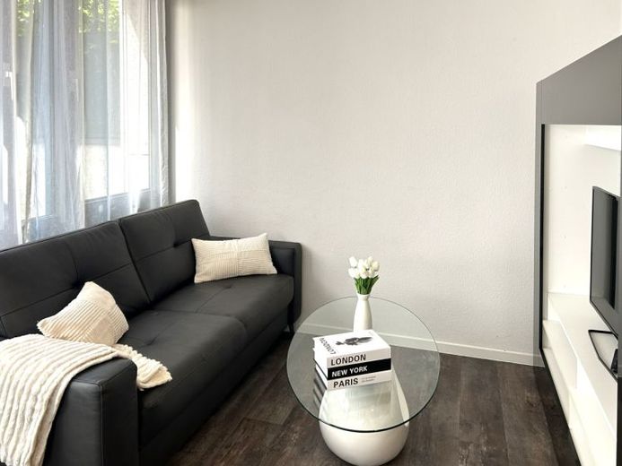 Ampio appartamento lounge di 2 locali, arredato e completamente attrezzato, in posizione centrale a Niederrad – Foto 1