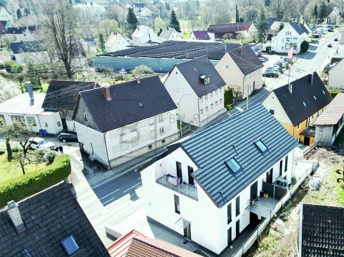Attraktive Kapitalanlage mit 5 Wohneinheiten – Drohnenbild