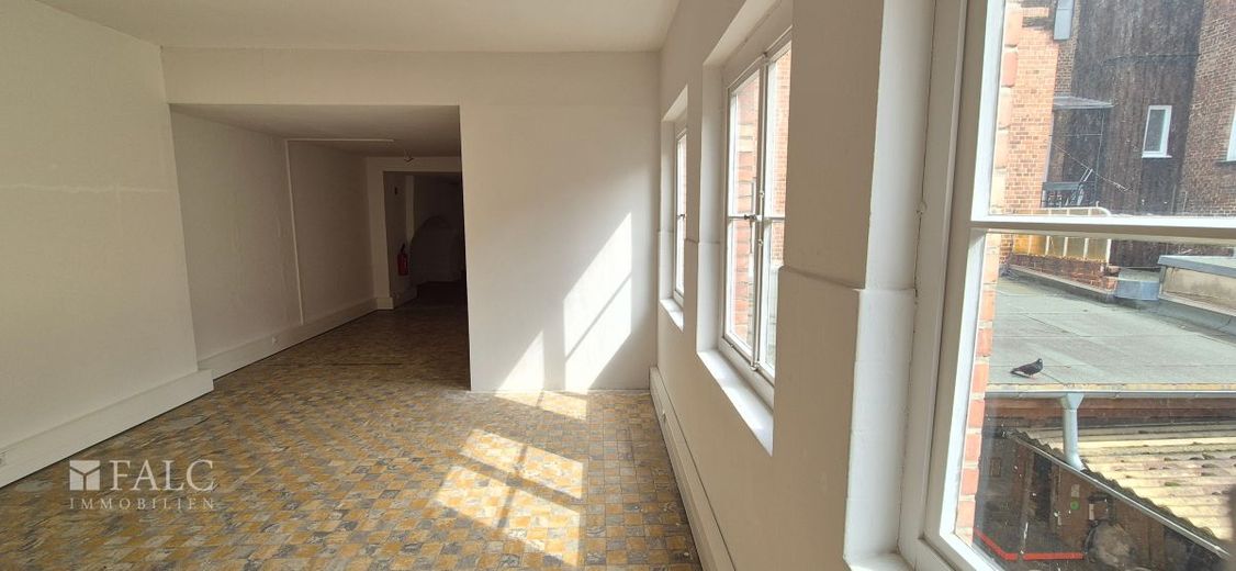 Elegant &amp; atmosphärisch  Licht, Sichtbarkeit und Charakter | Gewerbefläche mit Ausstrahlung – OG hinterer Bereich