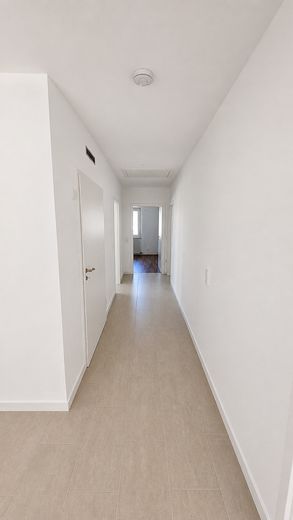 Bezugsfrei & provisionsfrei: Flexibles Dreifamilienhaus in Weilburg – Flur DG