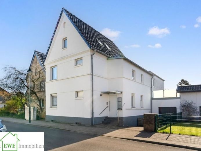Objekt-Nr. 474, 40599 Düsseldorf Hassels
Zweifamilienhaus mit Garage, Platz für die ganze Familie! – Foto 1