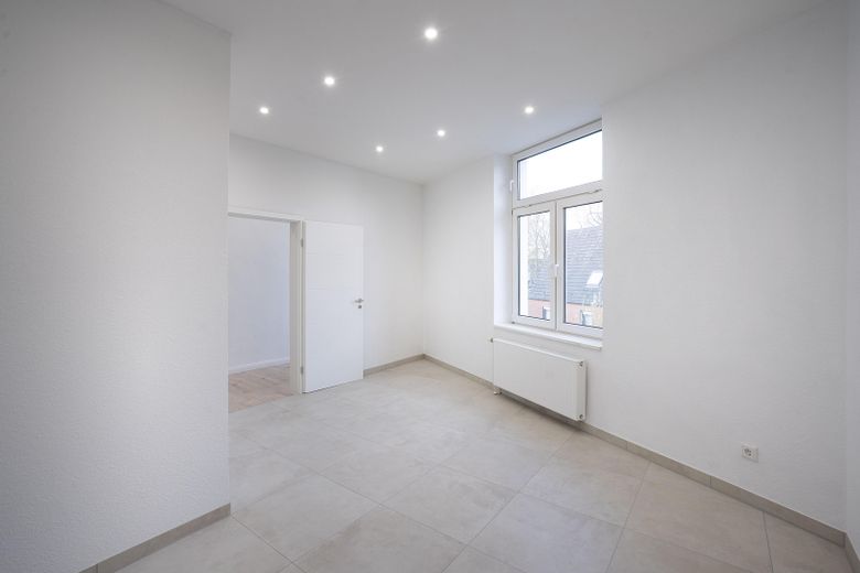 Provisionsfrei: Renoviert & bezugsfrei – 2,5-Zimmer-Wohnung zum Einziehen oder Vermieten! – Küche - 1
