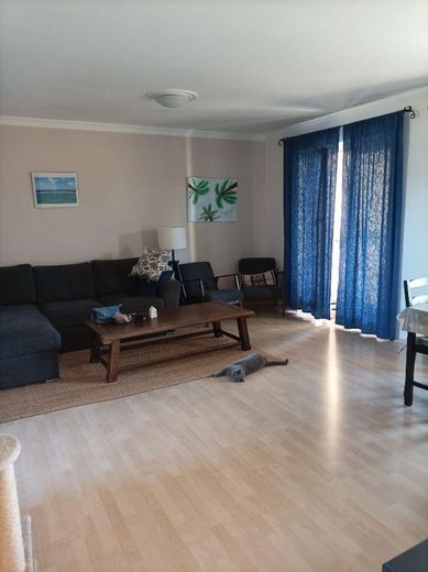 Provisionsfrei von privat: Bezugsfreie 3-Zimmer-Wohnung mit Balkon, Keller, TG in Dietzenbach-Mitte! – Wohnzimmer