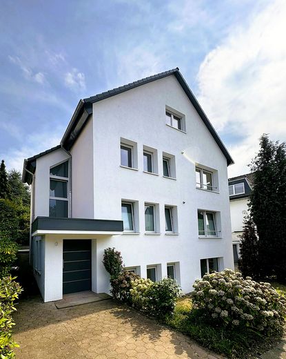 Rarità nella valle del Mühlbach – completamente ristrutturata vicino all'Ospedale universitario di Essen – Frontansicht