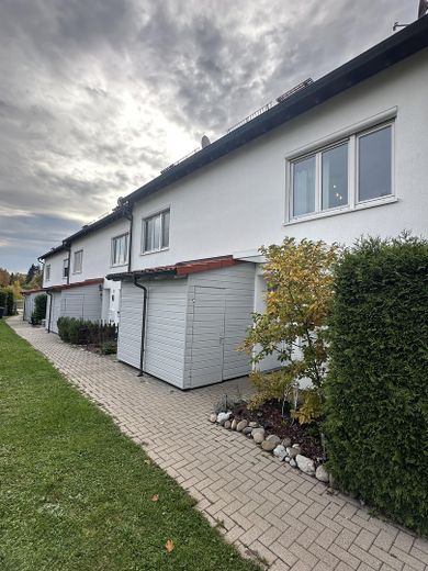 Eingangsbereich mit Schuppen