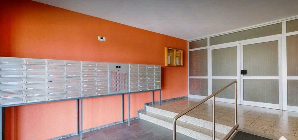 Zadbane mieszkanie 1-pokojowe w Rottendorf – Innerer Zugang mit Briefkästen