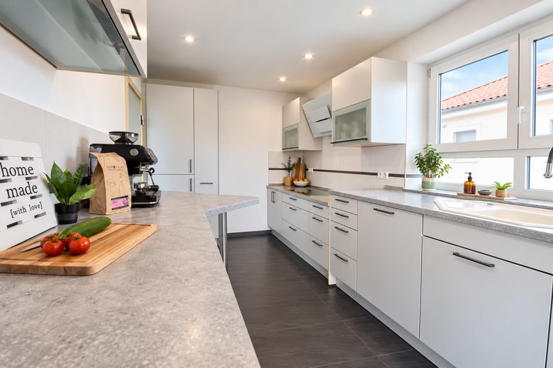 Vivir completamente amueblado con 190 m² de jardín privado y 117 m² de superficie habitable – Küche