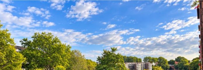 Barmbek-Süd : appartement de 2 pièces rénové, libre, 1er étage, balcon avec vue sur le canal Osterbek !
