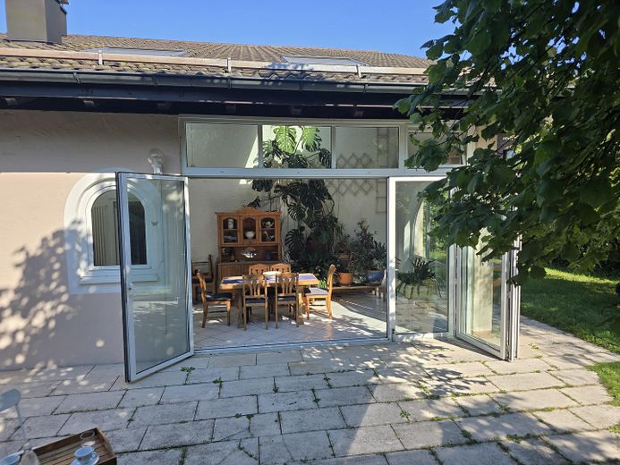 Rarität in Prien – Einfamilienhaus am Fluss Prien mit Bergblick, Wintergarten & PV – Wintergarten an Westgarten