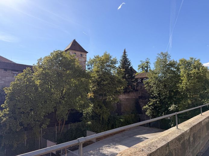 Einmalige Chance: Wohnen zwischen Burg und Stadtpark im Einfamilienhaus mit fünf Zimmern und Garten – Burg und Stadtmauer · Umgebung
