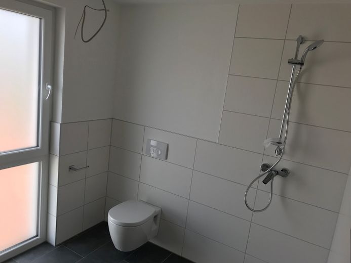 2 ZKB, WC, Einbauküche, Balkon, Keller, Neubau 2018 – Bad