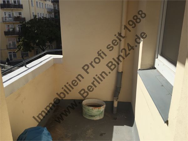 Mietwohnung 2 Zimmer, Wohnzimmer mit Balkon Südseite – 6.9.2015 090