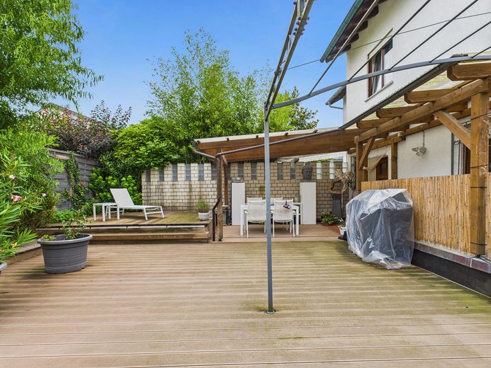 Helle Doppelhaushälfte mit Wintergarten und Einliegerwohnung in familienfreundlicher Lage – Foto 6