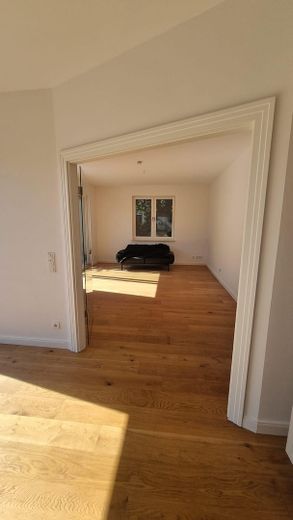 Traumhafte 4 Raumwohnung mit Garten in einer Villa – Foto 5