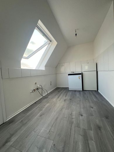 Frisch modernisierte 2,5-Zimmer-Dachgeschosswohnung in Dortmund-Brackel – sofort bezugsfrei – Küchenbereich