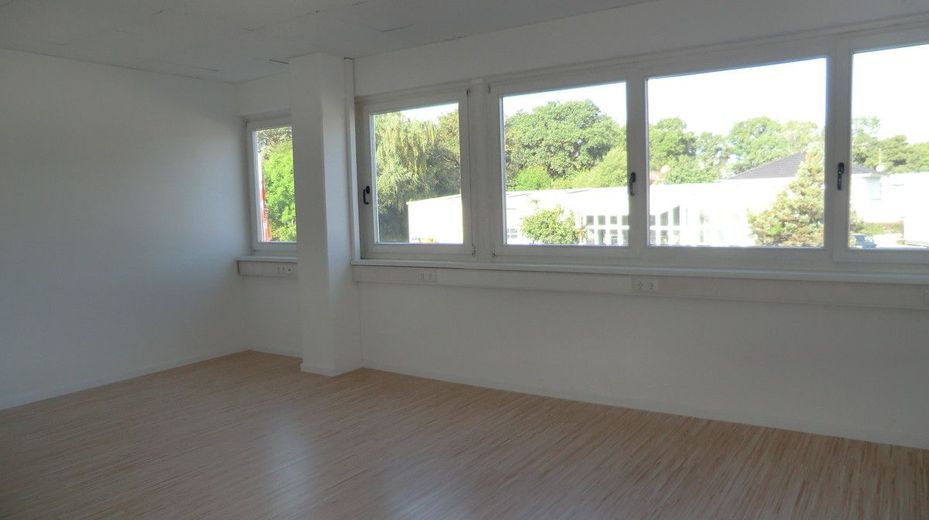 *Ihr neuer Standort im Gewerbepark Henstedt-Ulzburg !!!* – Küche rechts