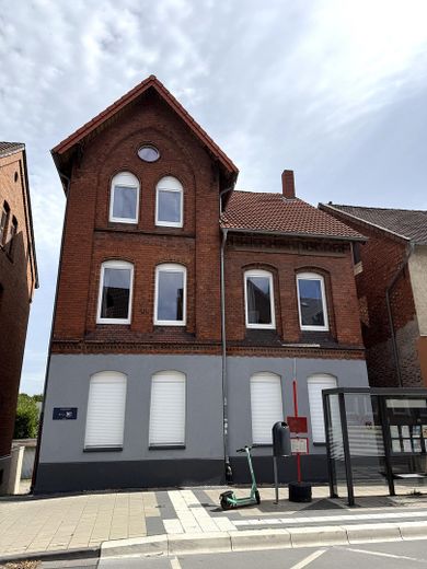 4ZKB Maisonettewhg., Stellplatz, Moritzberg – Hausfront
