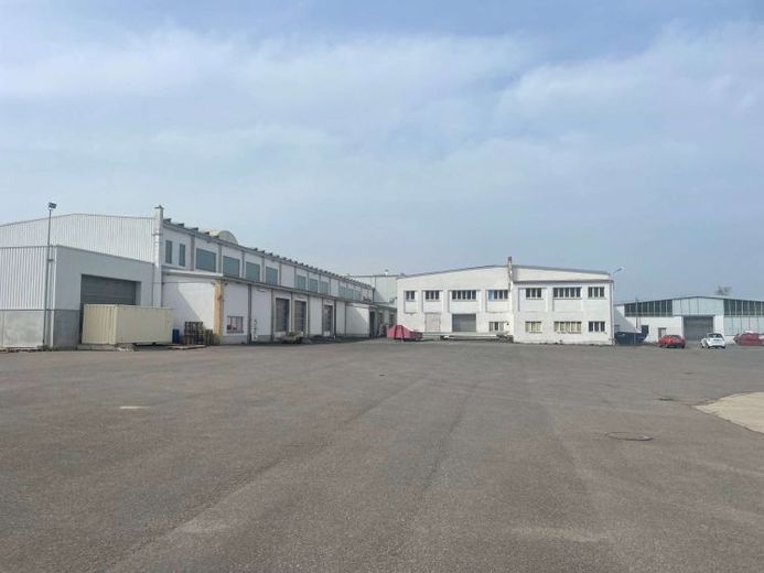 3 Lagerhallen mit Bürogebäude, Garagen und Freiflächen auf ca. 30.000 m² Grundstück – फोटो 1