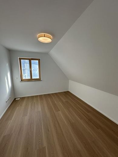 Neubau - Erstbezug - Maisonette - 3 ZW inkl. EBK, Stellplatz, Keller, ca. 66m² Wfl. – SZ 1