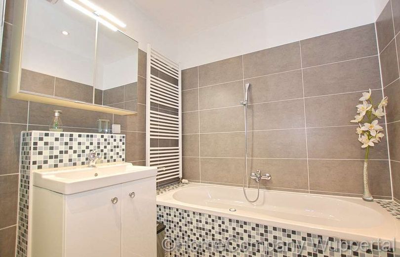 Großzügige Komfortwohnung mit Wellnessbad, Terrasse und DSL – 46de6d9830e4a6172f31e038ac6b6439a56858d2.jpg