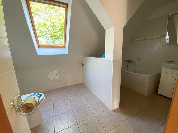 Renovierte Dachgeschosswohnung in ruhiger Lage – Foto 11