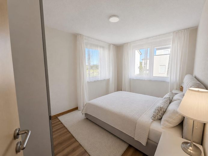 Piso en propiedad, apto para familias, en 2 plantas con carácter de casa y jardín propio – Schlafzimmer 1