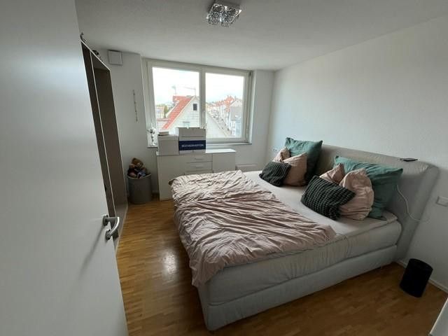 Helle, zentrale 2-Zimmer Wohnung – Schlafzimmer